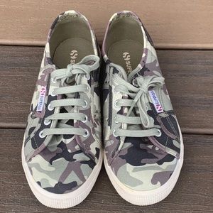 Women’s Size 6 Superga Italian‎ Fashion Sneakers Green Multi Color Camouflage